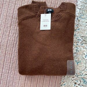 Uniqlo Lambswool Crewneck Sweater in Rich Brown
